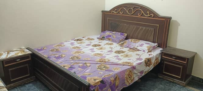 Used Bedroom Furniture Set – Bed, Dressing Table & 2 Side Tables