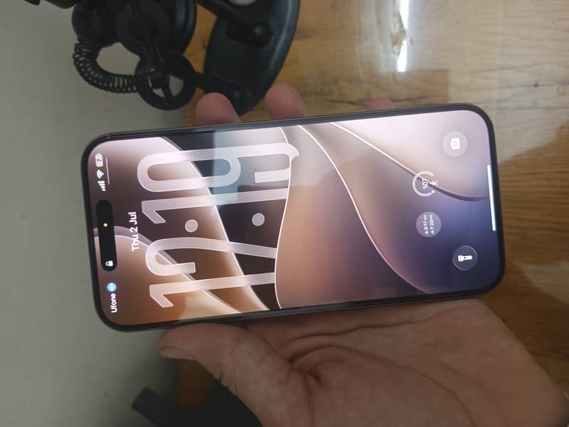 Apple iPhone 16 Pro Max 2