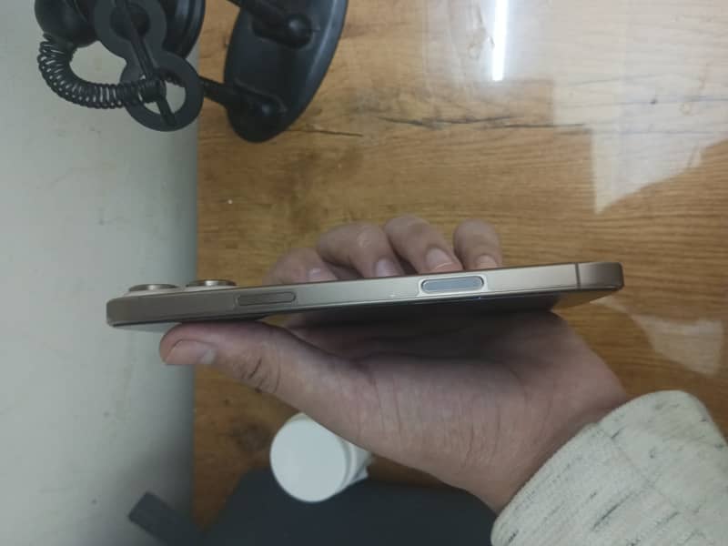 Apple iPhone 16 Pro Max 3