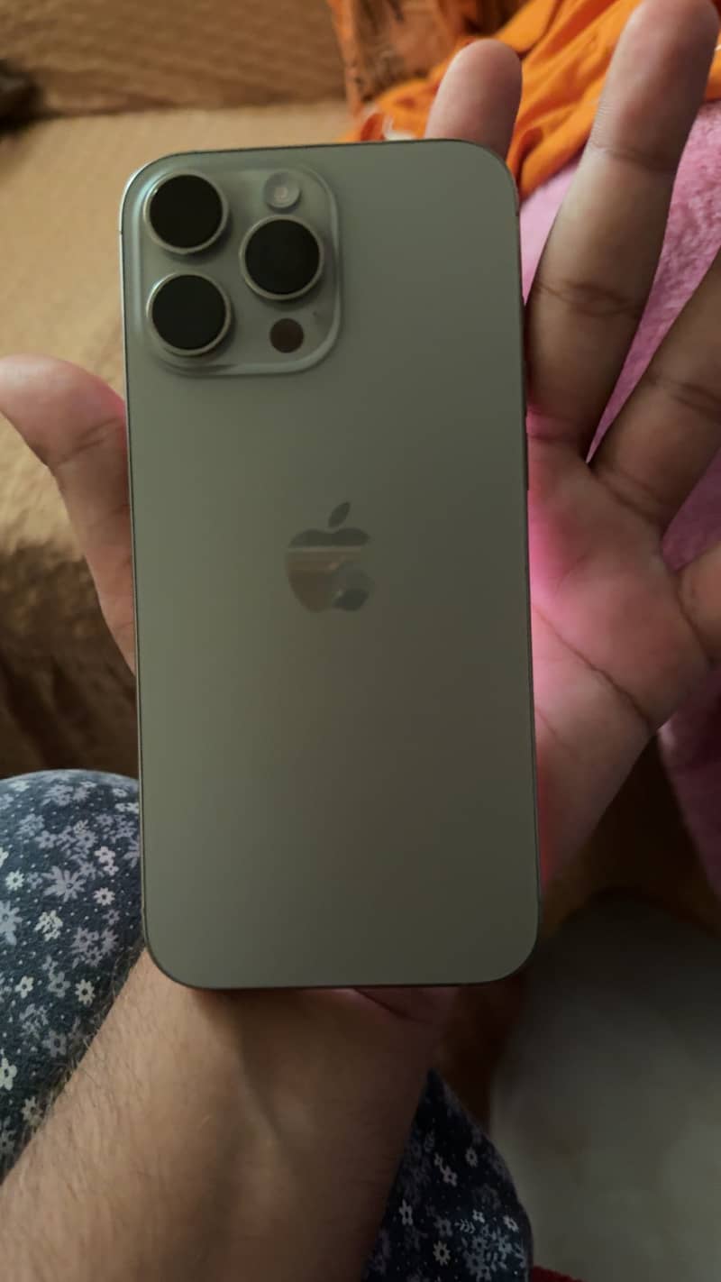 Apple iPhone 16 Pro Max 1