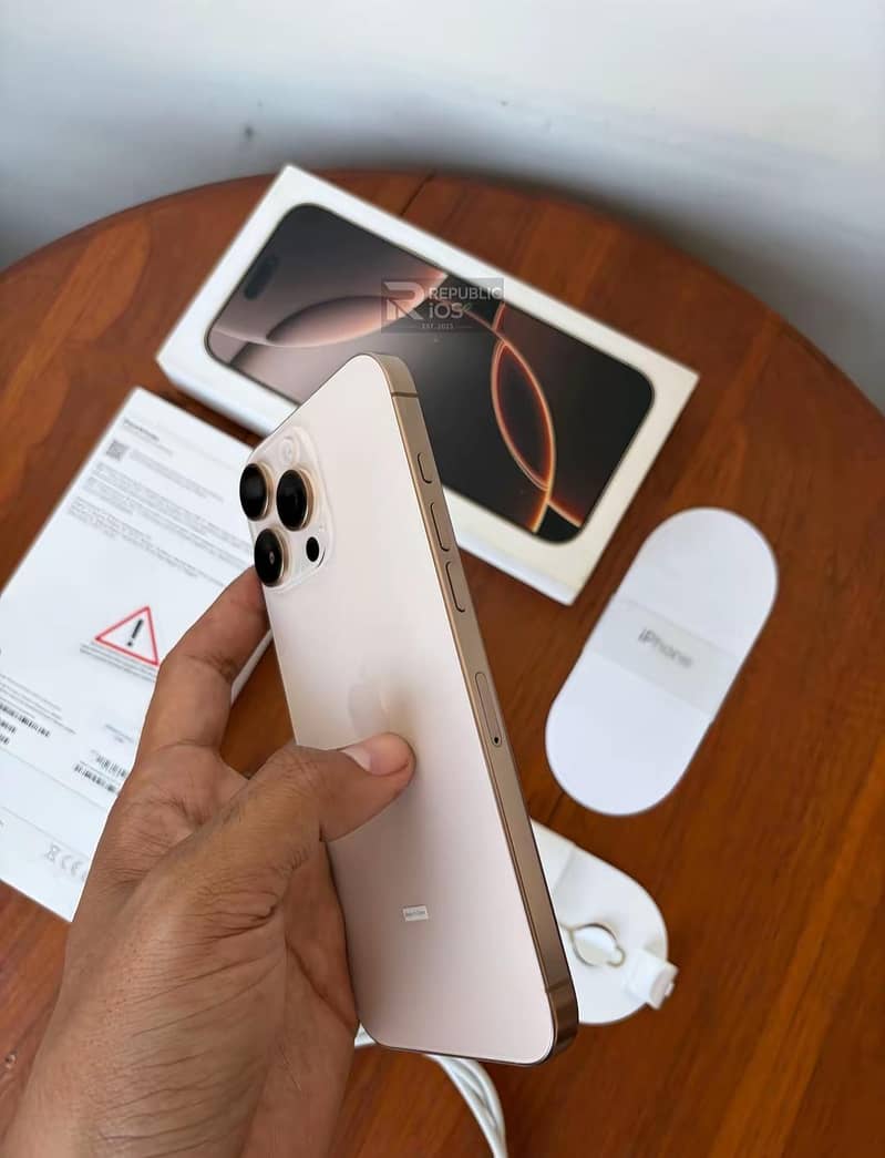 Apple iPhone 16 Pro Max 0