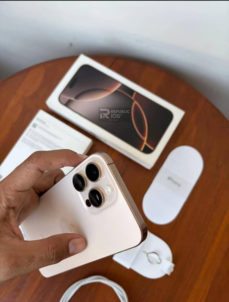 Apple iPhone 16 Pro Max 1