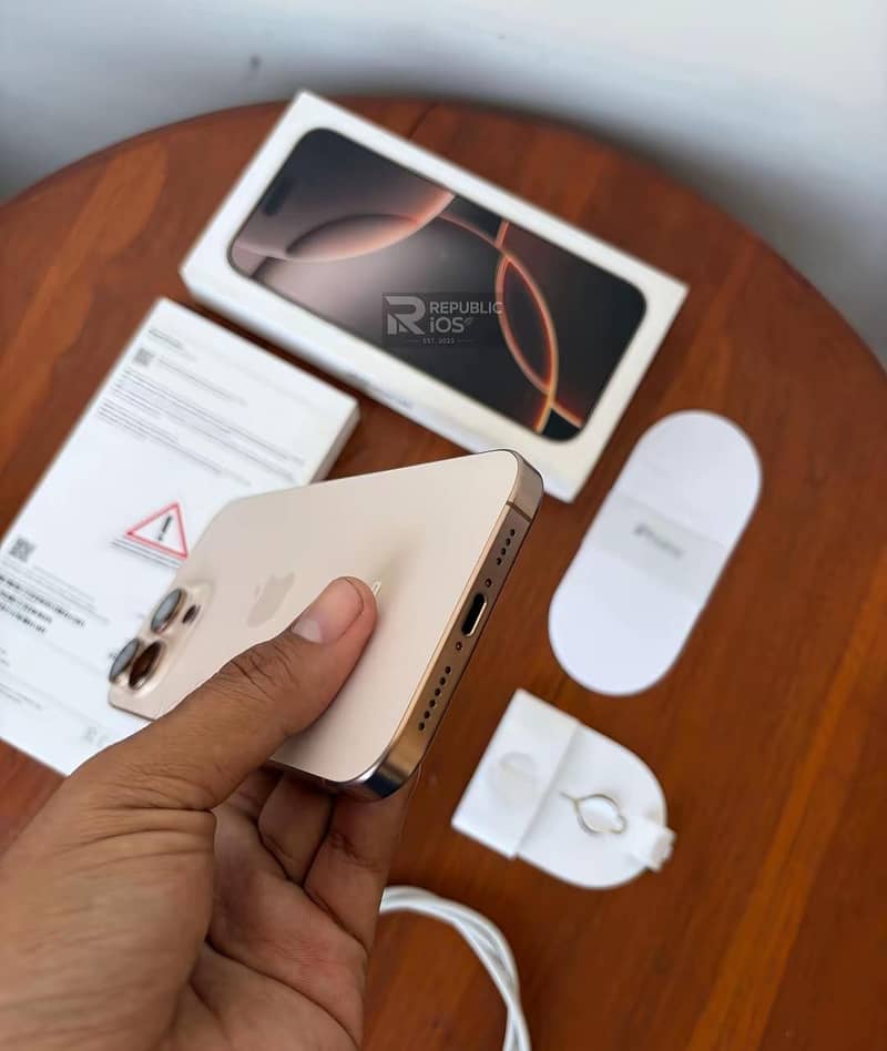 Apple iPhone 16 Pro Max 2