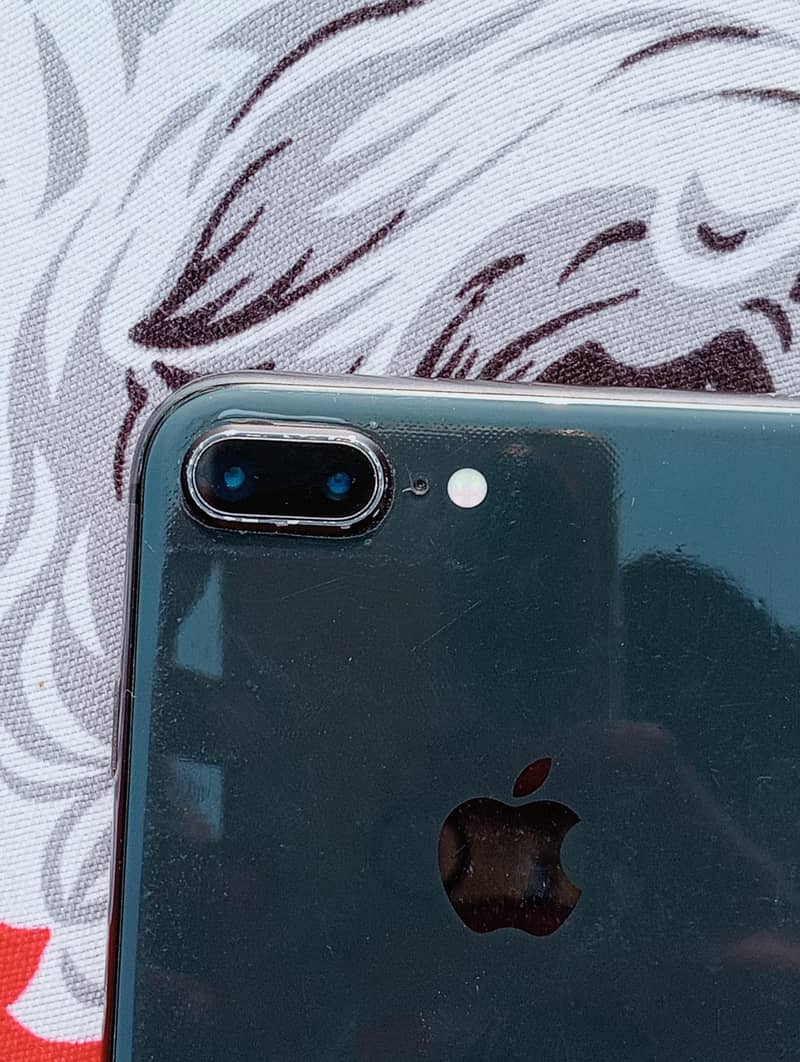 Apple iPhone 8 Plus 4