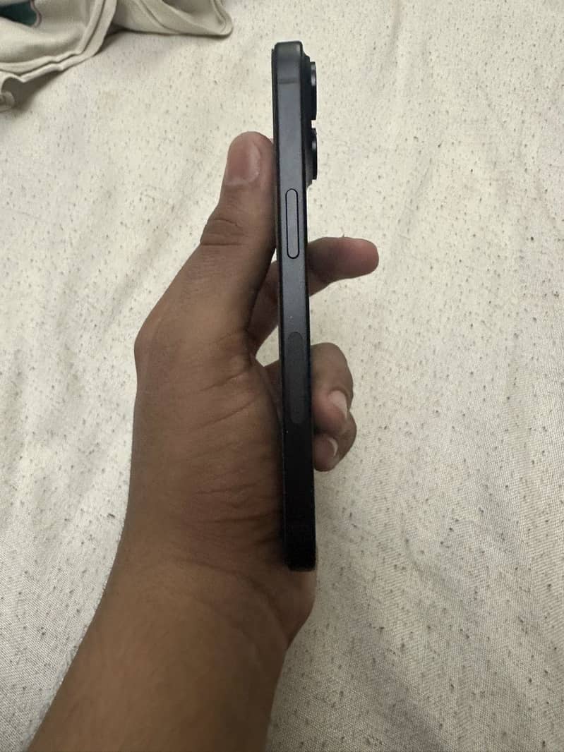 Apple iPhone 15 3