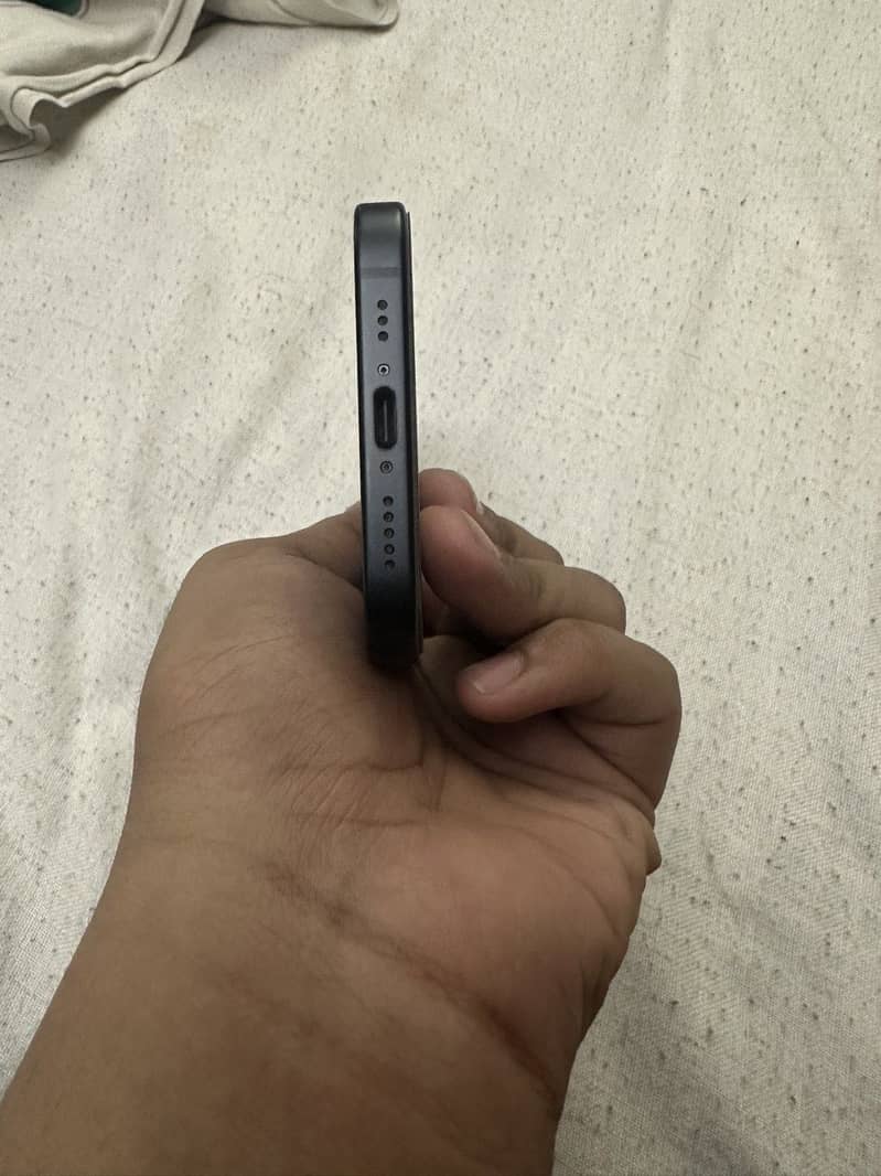 Apple iPhone 15 4