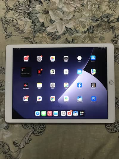 iPad Pro 12.9” 1st Gen — 128GB WiFi + Cellular.