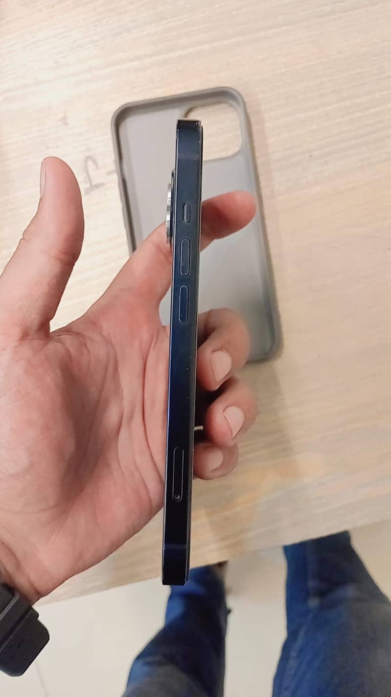 Apple iPhone 13 1