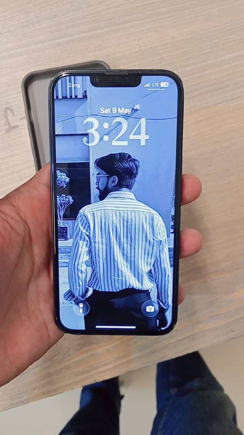 Apple iPhone 13 3