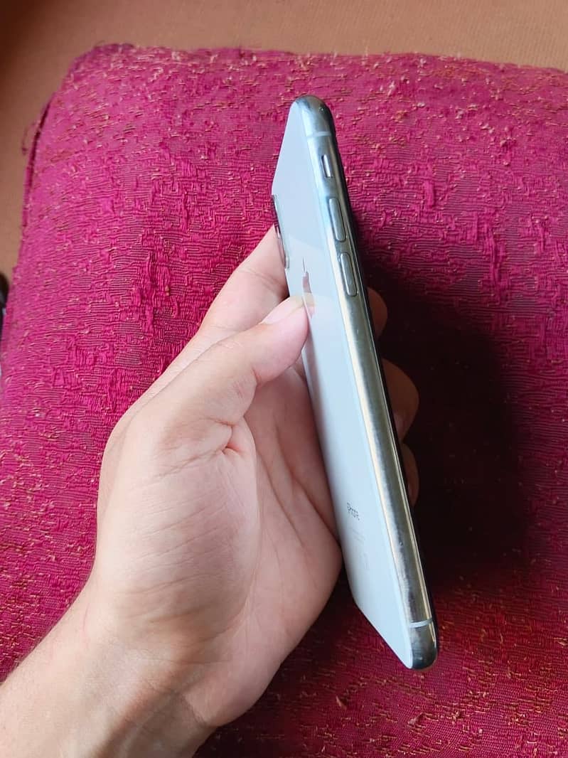 Apple iPhone X 5