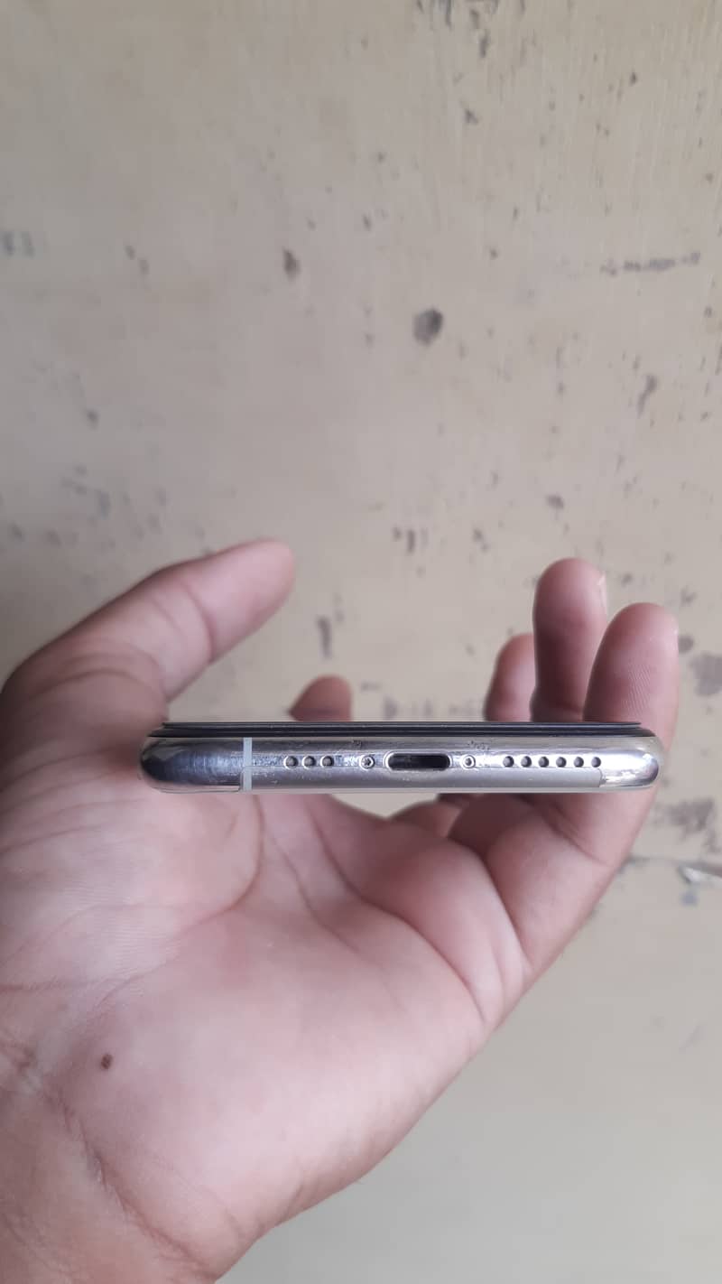 Apple iPhone 11 Pro 1