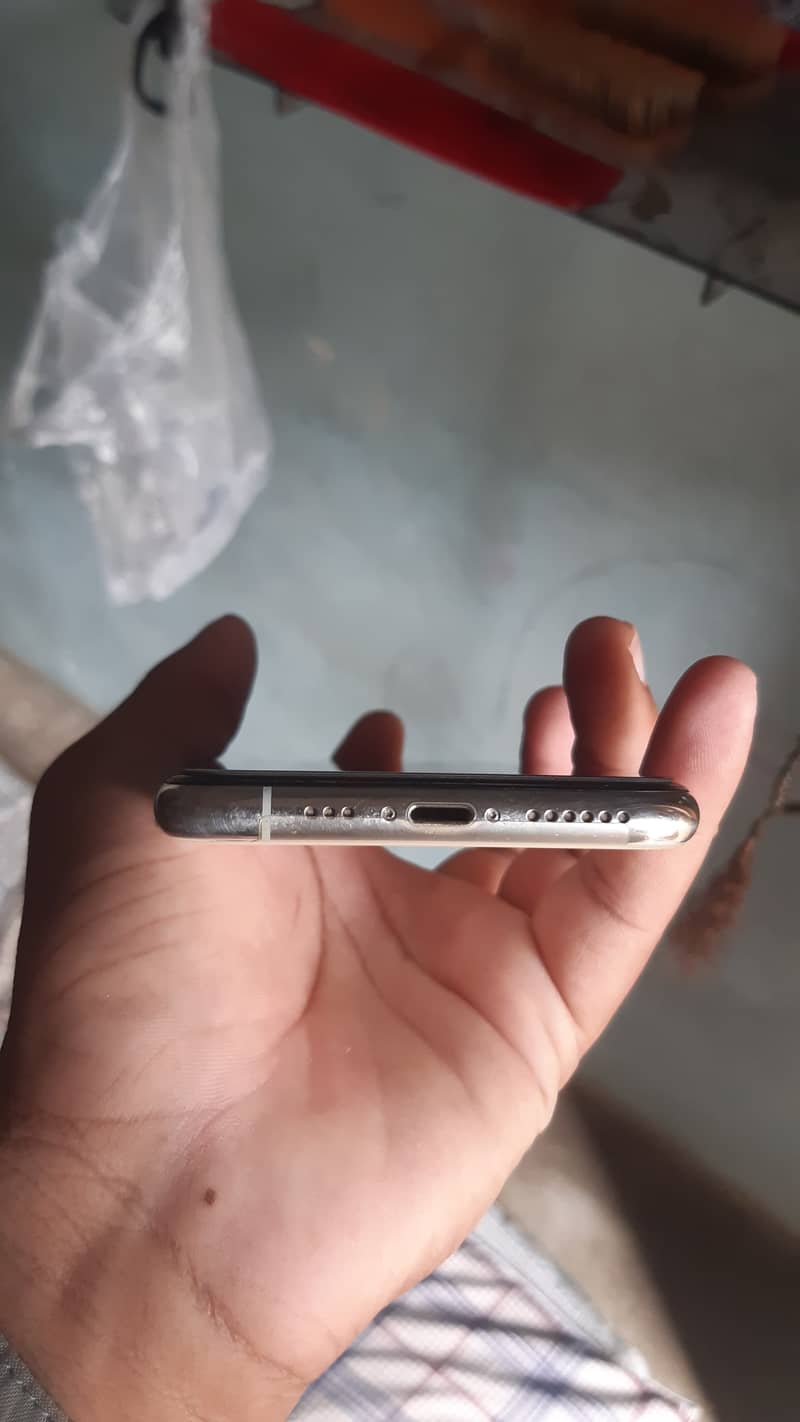 Apple iPhone 11 Pro 2