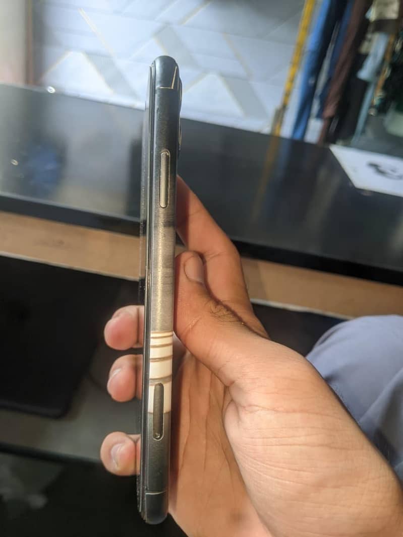 Apple iPhone 11 5