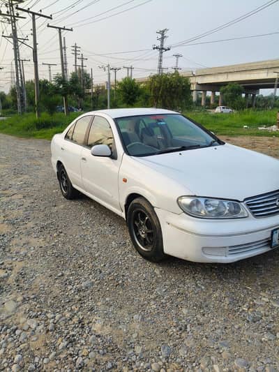 Nissan Sunny 2010