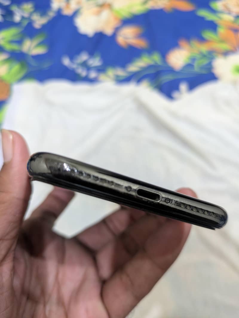 Apple iPhone X 4