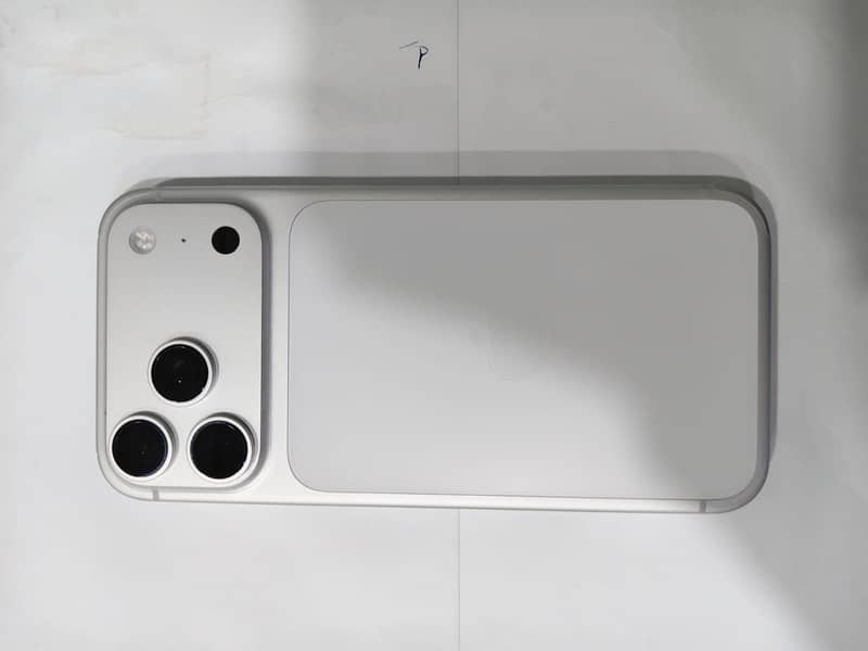 Apple iPhone 17 Pro Max 0