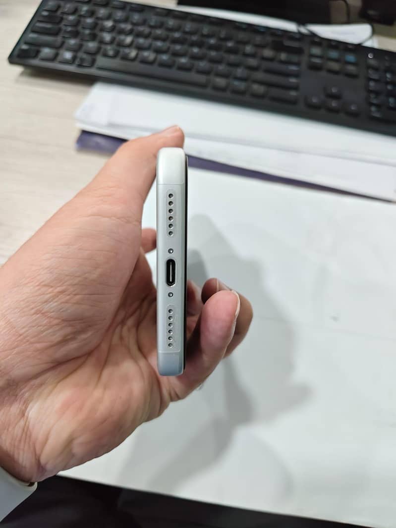 Apple iPhone 17 Pro Max 4