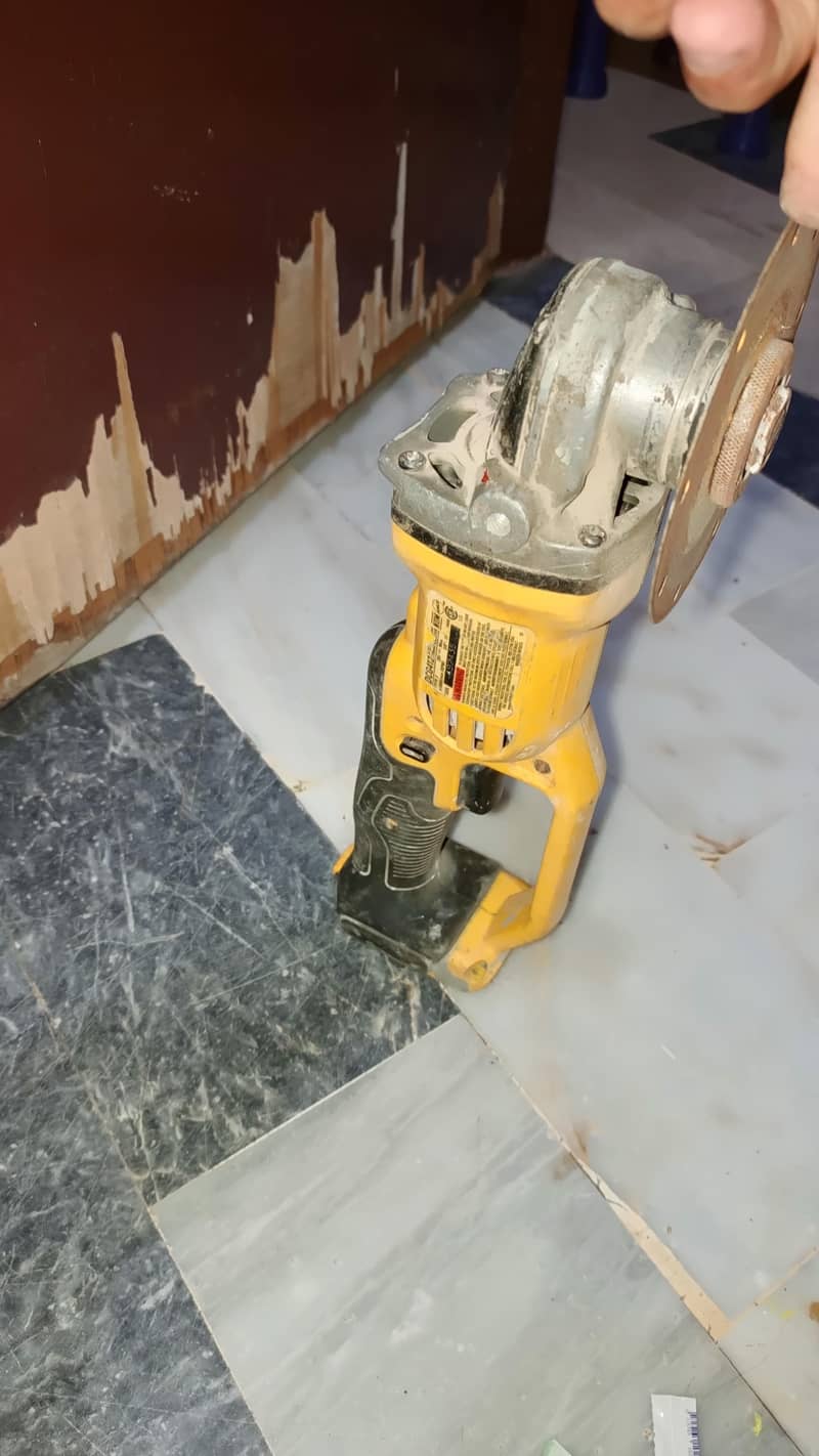 dewalt angle grinder 1