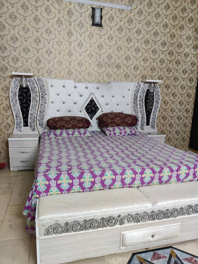 Bed, dressing and side table 0