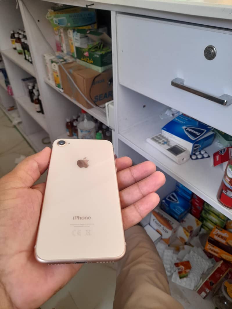 Apple iPhone 8 3