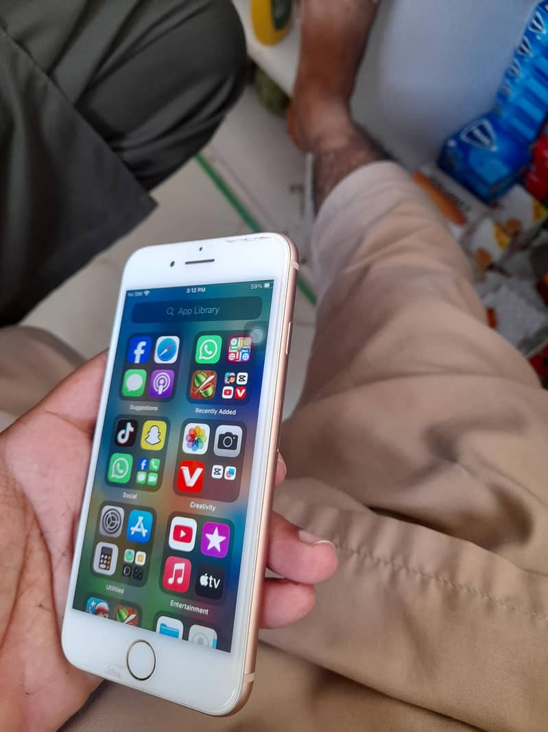 Apple iPhone 8 4