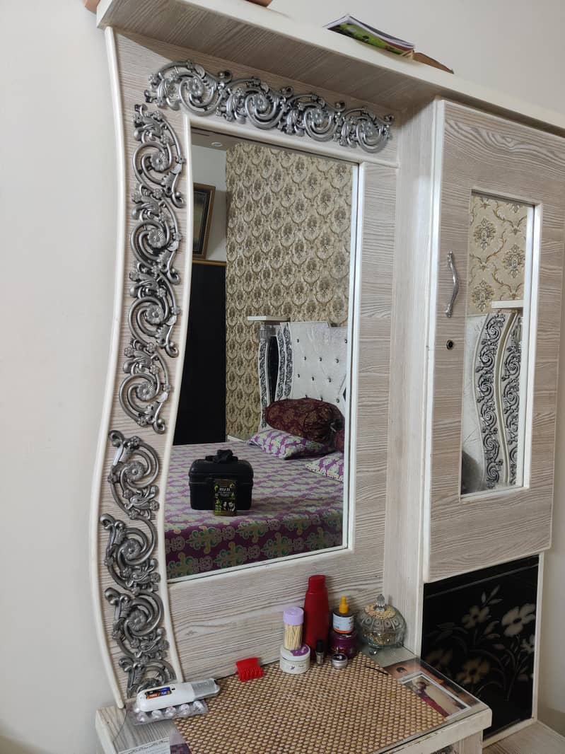 Bed, dressing and side table 6