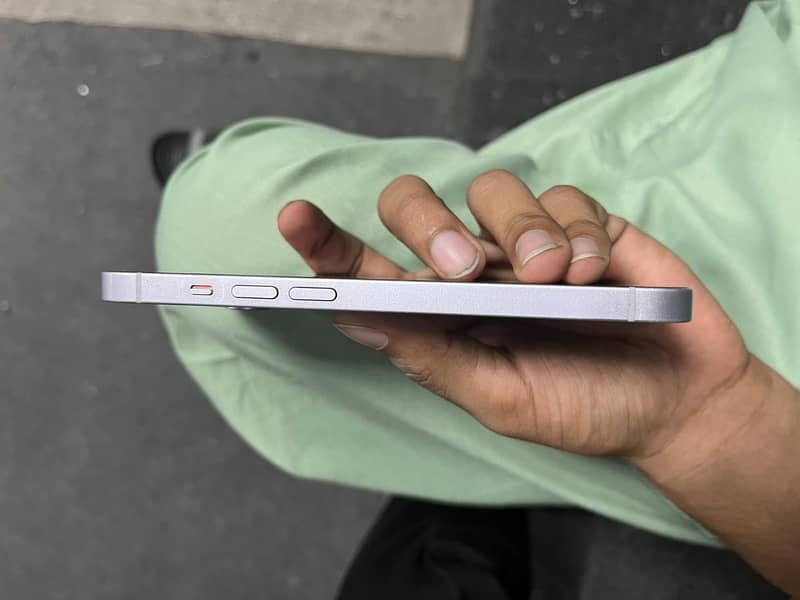 Apple iPhone 14 4