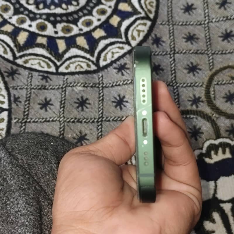 Apple iPhone 13 1