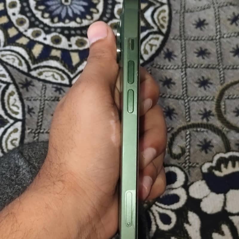 Apple iPhone 13 3