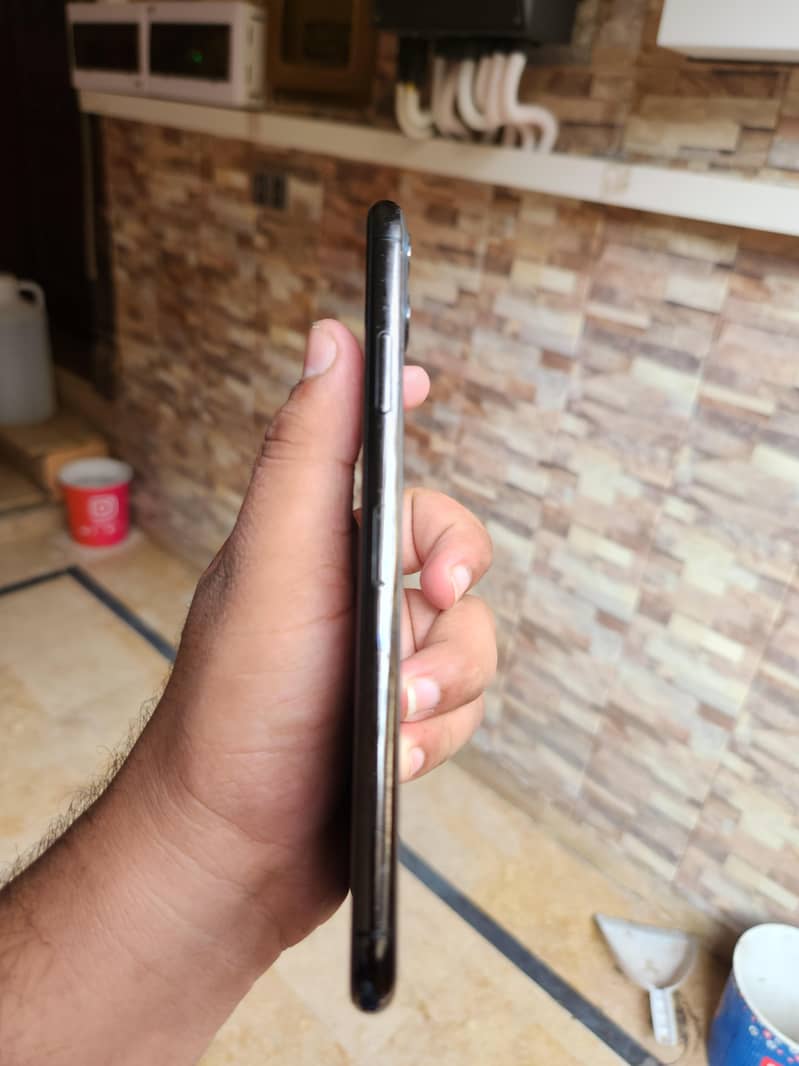 Apple iPhone 11 Pro Max 3