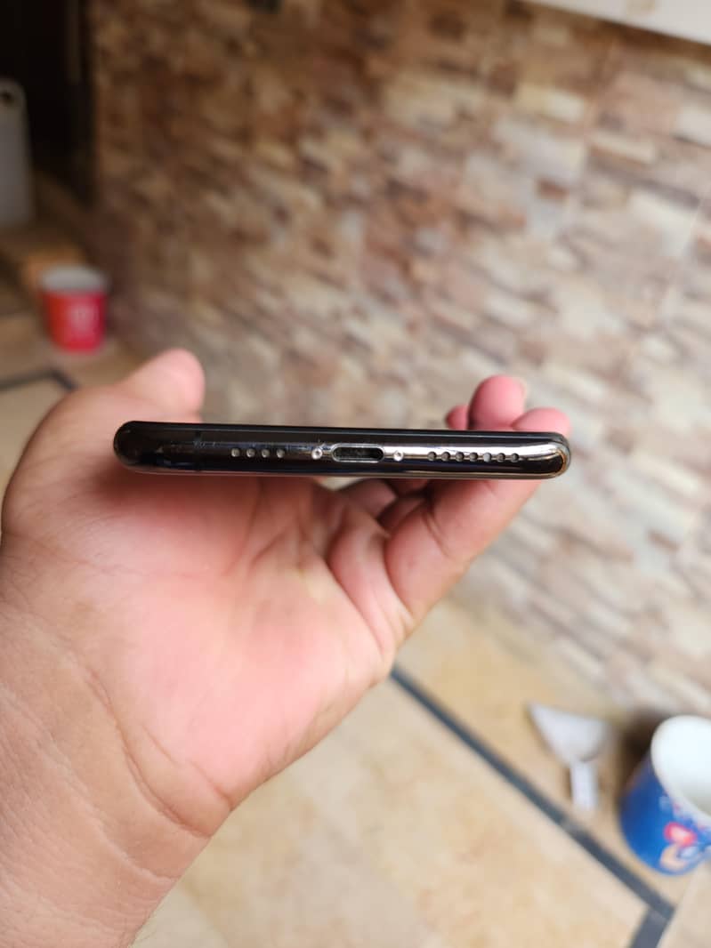 Apple iPhone 11 Pro Max 4