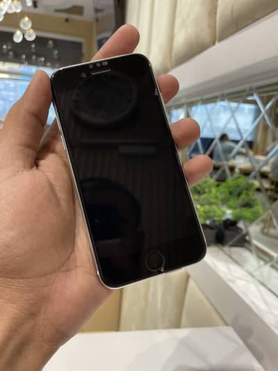 Apple iPhone SE