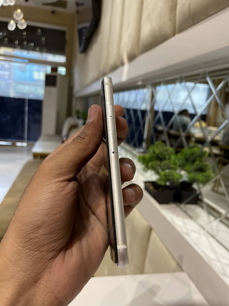 Apple iPhone SE 3