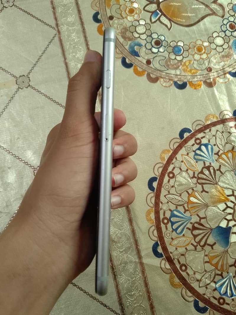 Apple iPhone 6S Plus 4