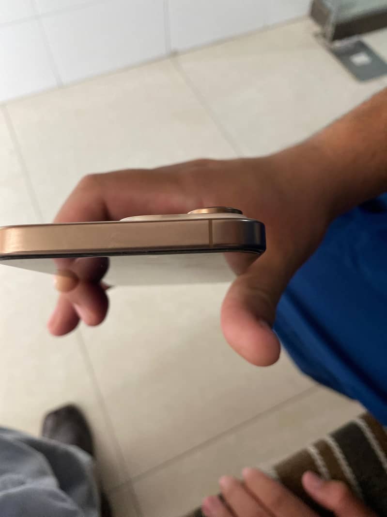 Apple iPhone 16 Pro Max 3