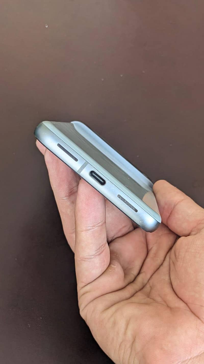 Google Pixel 8 6