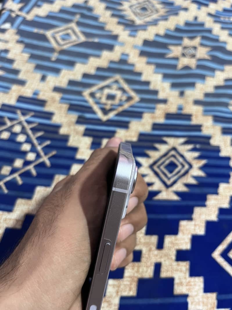 Apple iPhone 14 3