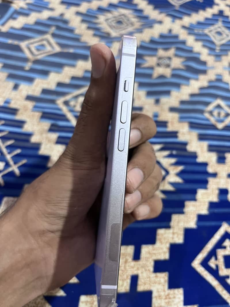 Apple iPhone 14 4