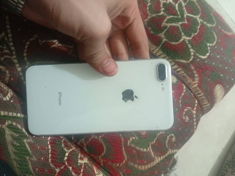 Apple iPhone 8 Plus 0