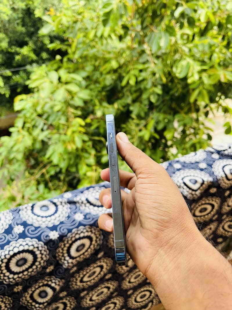 Apple iPhone 13 Pro 2