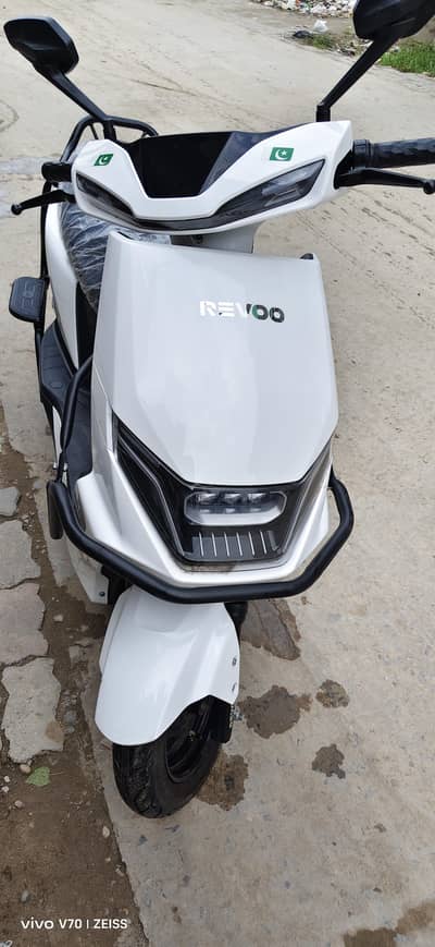 revoo c32y neet and clean for sale