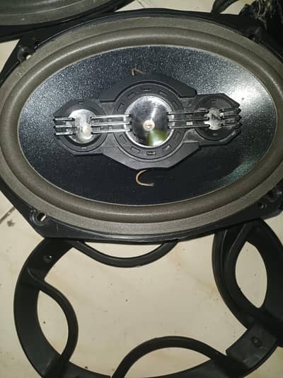 car speaker New and H I D blaster 200 wats
