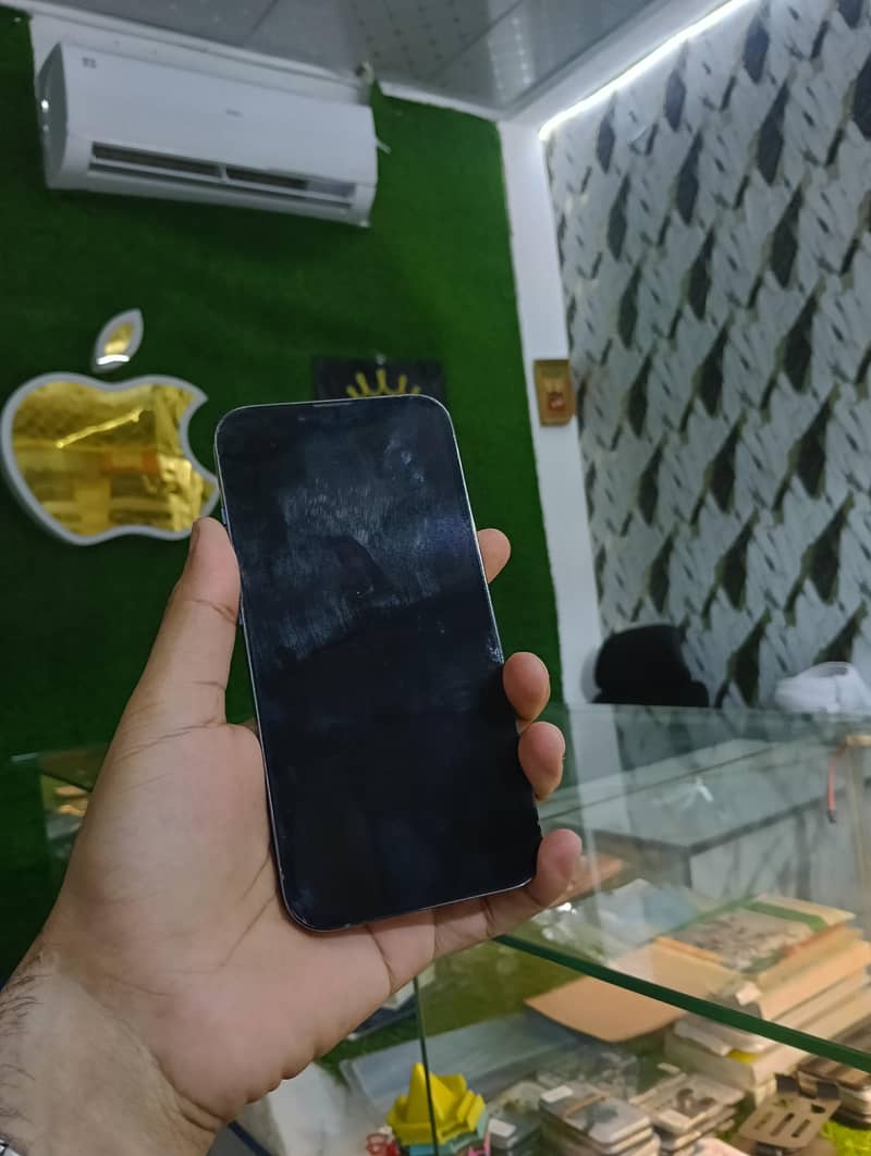 Apple iPhone 13 Pro 4