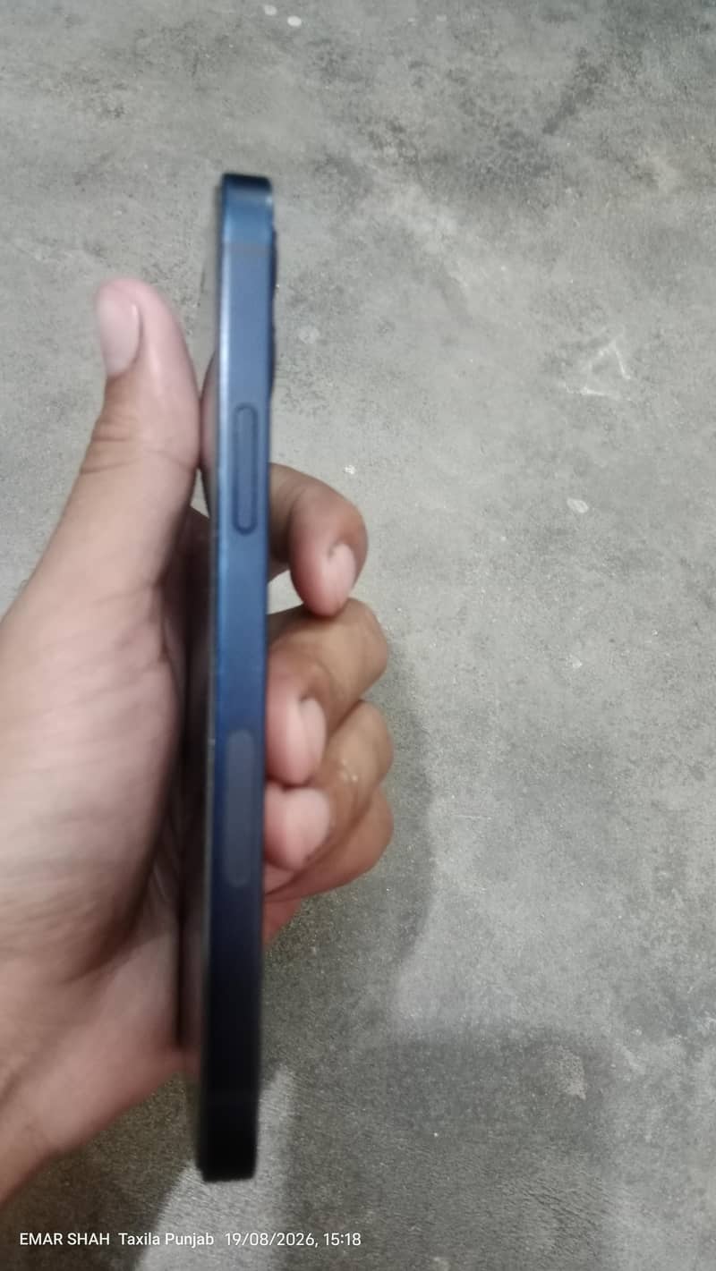 Apple iPhone 12 4