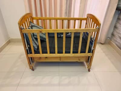 baby cot in excellent condition with mattress