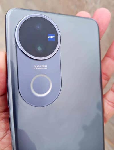 Vivo V50 12/512 exchange new model
