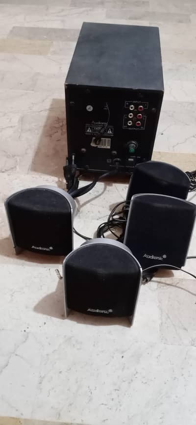 audionic Speakers with wire