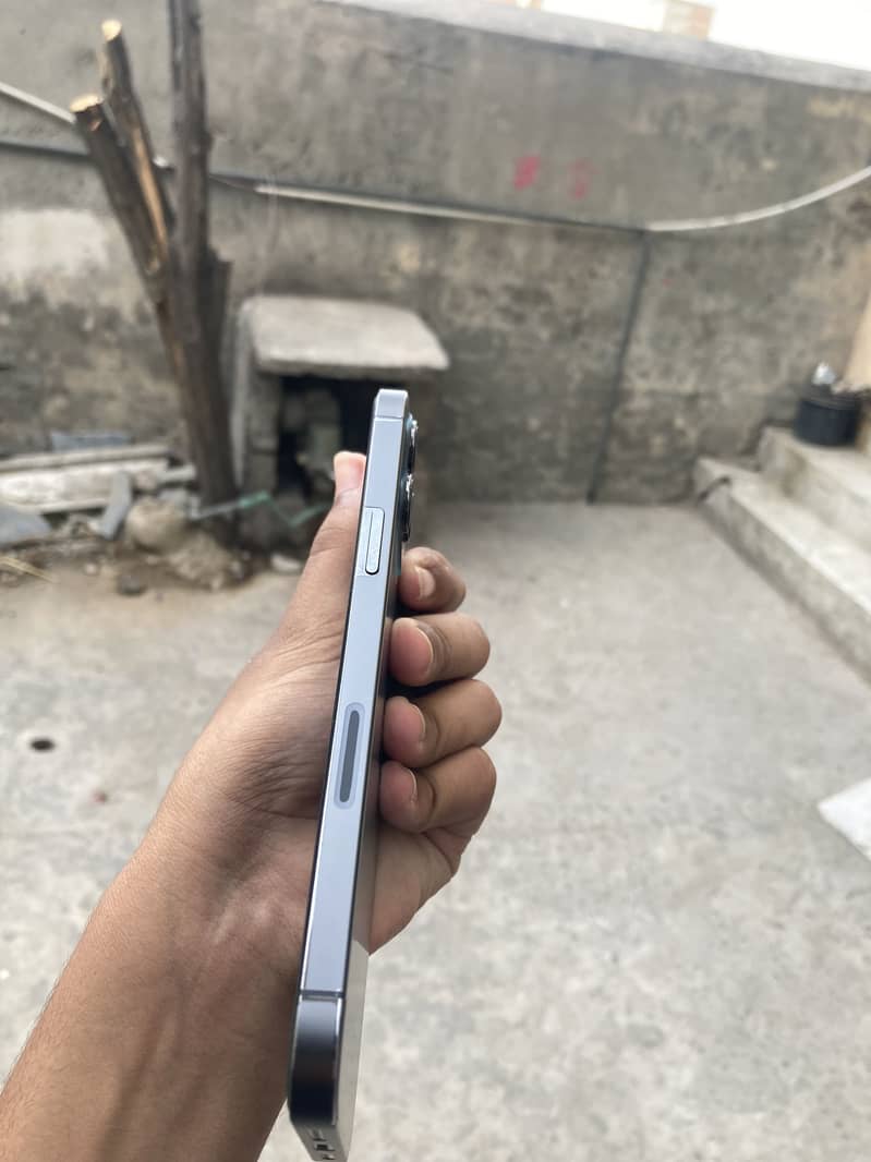 Apple iPhone 12 Pro Max 4