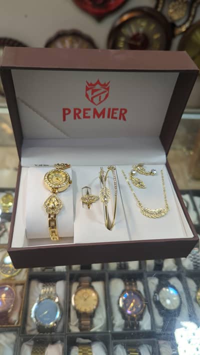 5 in 1 Jewelry Gift set in brand New Condition