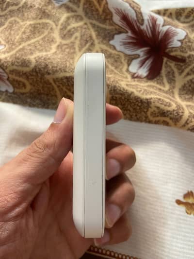 zong bolt WiFi device   good condition